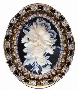Fleur de Lis magnetic brooch